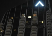 Дубайда зәулім ғимараттардың біріне дрон құлады