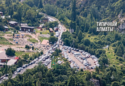 Үлкен Алматы көліндегі кептеліс: туристер Қазақстанды неге таңдайды