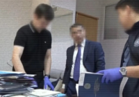 Артық тиелген жүк үшін 40 миллион теңге: ҰҚК Көлік министрлігінің шенеуніктерін ұстады