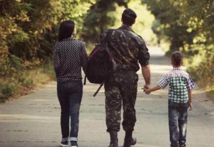 Әскерилердің отбасына жылына бір рет Қазақстанда пойызбен тегін жүруге рұқсат беріледі