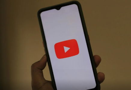 YouTube ЖИ-видеоларды автоматты түрде әшкерелей бастайды 