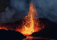 Зәулім ғимараттан да биік: Гавайде рекордтық биіктікке лава атқылады