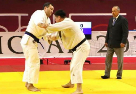 Түркістанда күрес шеберлері арасында ел чемпионаты өтіп жатыр