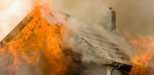 Танымал қазақстандық боксшының АҚШ-тағы үйі өртеніп кетті: видео