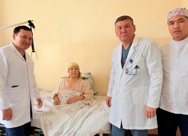 ТҮРКІСТАН: Ғасыр жасаған науқасқа күрделі ота сәтті жасалды