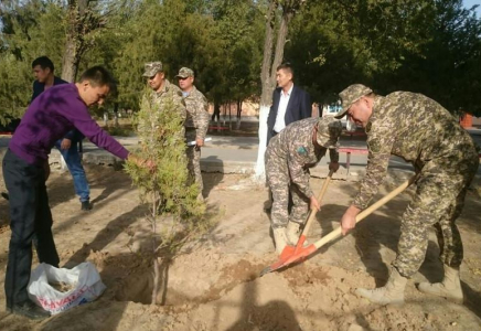 Әскери қызметшілер Қазақстан мектептерінде ерлік сабағын өткізді  