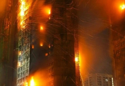 ​Гонконгтағы өрт оқиғасына қатысты сегіз адам тұтқынға алынды