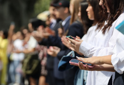 Оқушыларға смартфонды тек сабақта ғана емес, үзілісте де қолдануға тыйым салынуы мүмкін