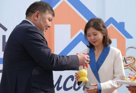 ТҮРКІСТАН: Шардарада әлеуметтік сала мамандарына қызметтік үй берілді