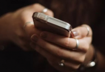 «Ауылдан келген»: қазаққа тіл тигізген алматылық әйел жұмыстан қуылды