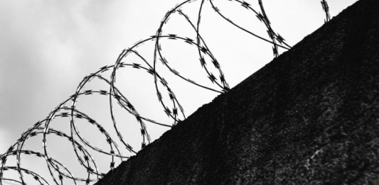 Атырауда балаларды зорлаған ер адамның жаназасына жүздеген адам жиналды: Олар оның не үшін сотталғанын білмеген