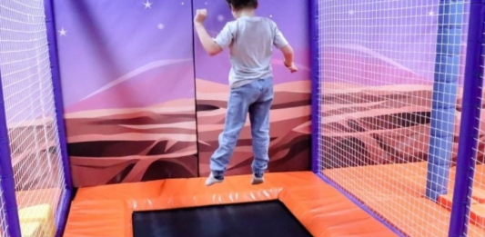 Ақтөбеде бала батутқа барғаннан кейін жансақтау бөліміне түсіп, мүгедек болып қалды