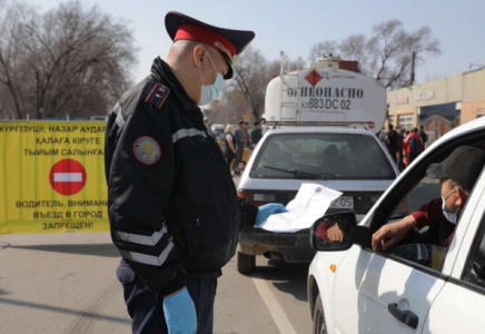 Алматыда жұртты блокбекеттен өткізген 3 шенеунік 20 млн теңгедей айыппұл арқалады