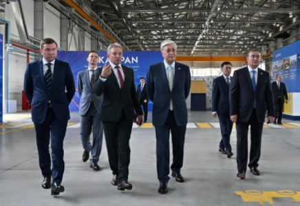 Президент KazPan сэндвич-панелдерін өндіретін зауытты аралап көрді