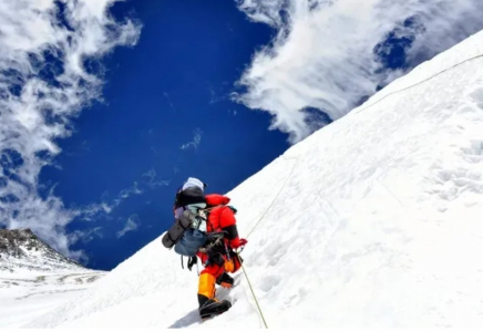 Эверест тауында гидтердің альпинистерді әдейі улағаны туралы мәлімет тарады