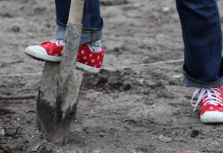 Ақтөбеде әріптесіне кредит алдырып, көміп тастаған қаскүнем сотталды