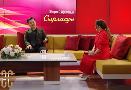 «Қызғанамын, көз тиеді»: Досымжан Таңатаров әйелін 28 жыл бойы неге ел алдына шығармағанын айтты (ВИДЕО)