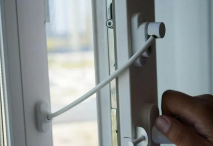 Төтенше жағдайлар министрлігі пәтерлерге терезе құлпын орнатуды бастады