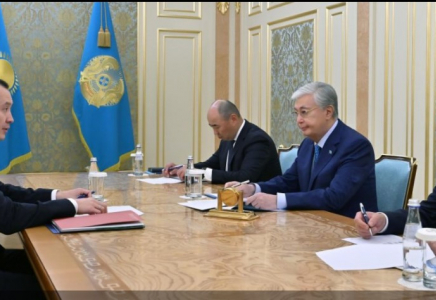 Қасым-Жомарт Тоқаев «QazaqGaz» ҰК» АҚ басқарма төрағасы Санжар Жаркешовті қабылдады