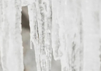 Ресейде мұз кесектері екі нәрестенің өмірін қия жаздады