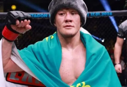 Жалғас Жұмағұлов Oktagon турнирінде мерзімінен бұрын жеңіске жетті