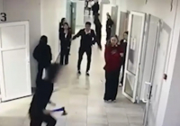 Құлсарыда 10-сынып оқушысы балта ұстап, қатарластарына шабуыл жасады: екі бозбала жараланды