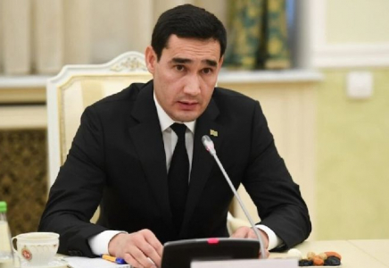 Түрікменстан мектептерінде президенттің портретін ауыстырып жатыр