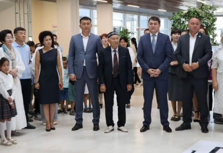 ТҮРКІСТАН: 1300-ден астам бала оқу құралдарымен қамтылды