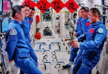 Ғарышқа ұшқан қытайлықтар Жерге қайта алмай отыр