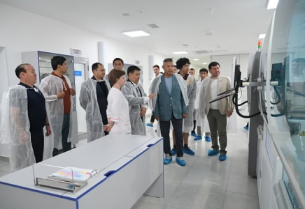  Мәжіліс депутаты Шымкенттегі әлеуметтік және өндірістік нысандармен танысты 