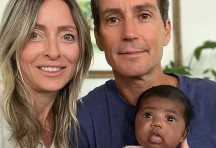 Жасанды ұрықтандыру клиникасының кесіренен бөтен баланы дүниеге әкелген отбасы орталықты сотқа берді