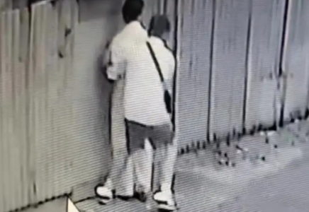 Алматыда қызды аңдыған ер адам іздестіріліп жатыр: видео