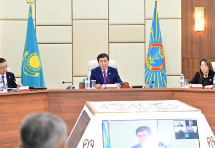 Ерлан Қошанов: біздің басты міндетіміз – халықтың үніне дер кезінде құлақ асып, талап-тілегін тыңдай білу