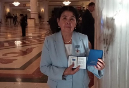 ​Признание труда: Сотрудница социального центра Шымкента награждена орденом «Еңбек даңқы»