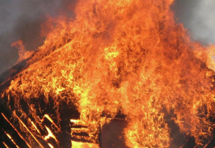 Ақтөбеде үш баланы құтқарған полицей ауруханаға түсті