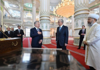 Қасым-Жомарт Тоқаев Өзбекстан Президенті Шавкат Мирзиёевпен бірге Түркістандағы жаңа мешітті аралап көрді