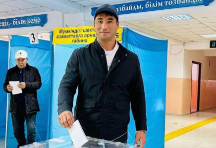 ​ТҮРКІСТАН: ШАРДАРАДА ӘЛЕМНІҢ ЕҢ МЫҚТЫ ҚОЛКҮРЕСШІСІ ДАУЫС БЕРДІ