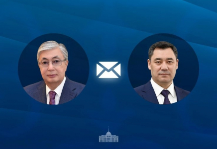 ​Президент Садыр Жапаровты Жогорку Кенеш сайлауының табысты өтуімен құттықтады