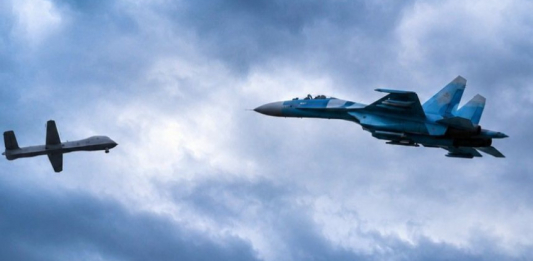 Ақтау аспанынан байқалған жойғыш ұшақ пен дрон: Қорғаныс министрлігі мәлімдеме жасады