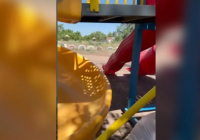 Ақмола облысындағы кәсіпкер өз қаражатына салған балалар алаңын бұзып әкеткен (ВИДЕО)