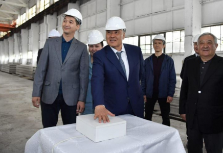 ТҮРКІСТАН: Кентауға газ беріліп, темірбетон зауыты ашылды
