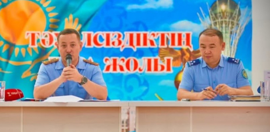 ​Әрбір өтініш бақылауда: Шымкент полициясының бастығы Тұран ауданының тұрғындарымен кездесті