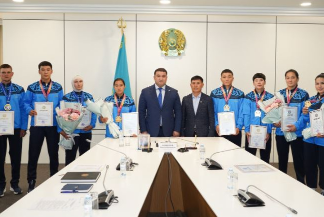 Түркістан облысының әкімі Азия чемпиондарына құрмет көрсетті