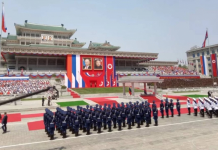 Солтүстік Корея президенті Путинді ерекше сән-салтанатпен күтіп алды