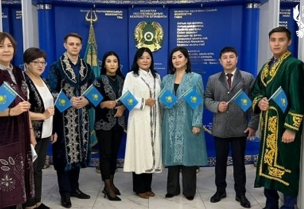 Қарағандының мемлекеттік қызметшілері жұмысқа ұлттық киіммен келді