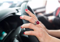 Павлодарда ер адам бұрынғы әйелінің қымбат көлігін өртеп жіберген