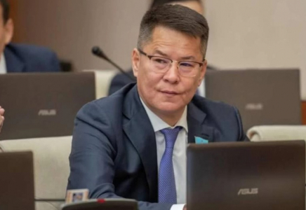 ​Атырау облысында депутат Әділ Жұбановтың ағасы пара берді деген айыппен сотқа тартылды