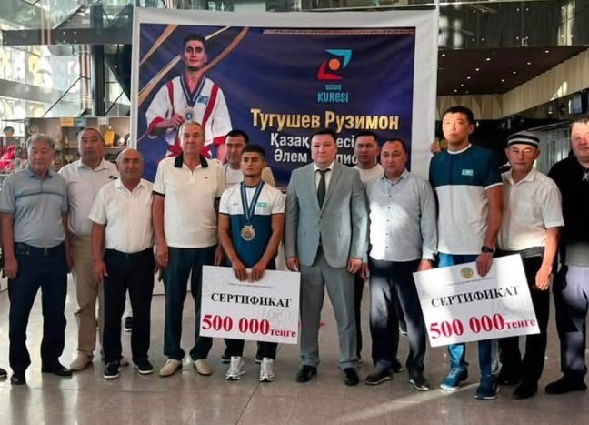 Түркістандықтар қазақ күресінен әлем чемпионын құрметпен қарсы алды