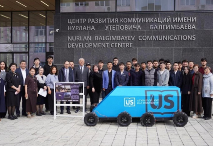 ​Қазақстандық студент адам бара алмайтын қауіпті жерлерде жұмыс істейтін робот шығарды