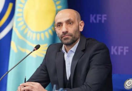 Футболдан Қазақстан құрамасының бапкері Ресейге аттанды
